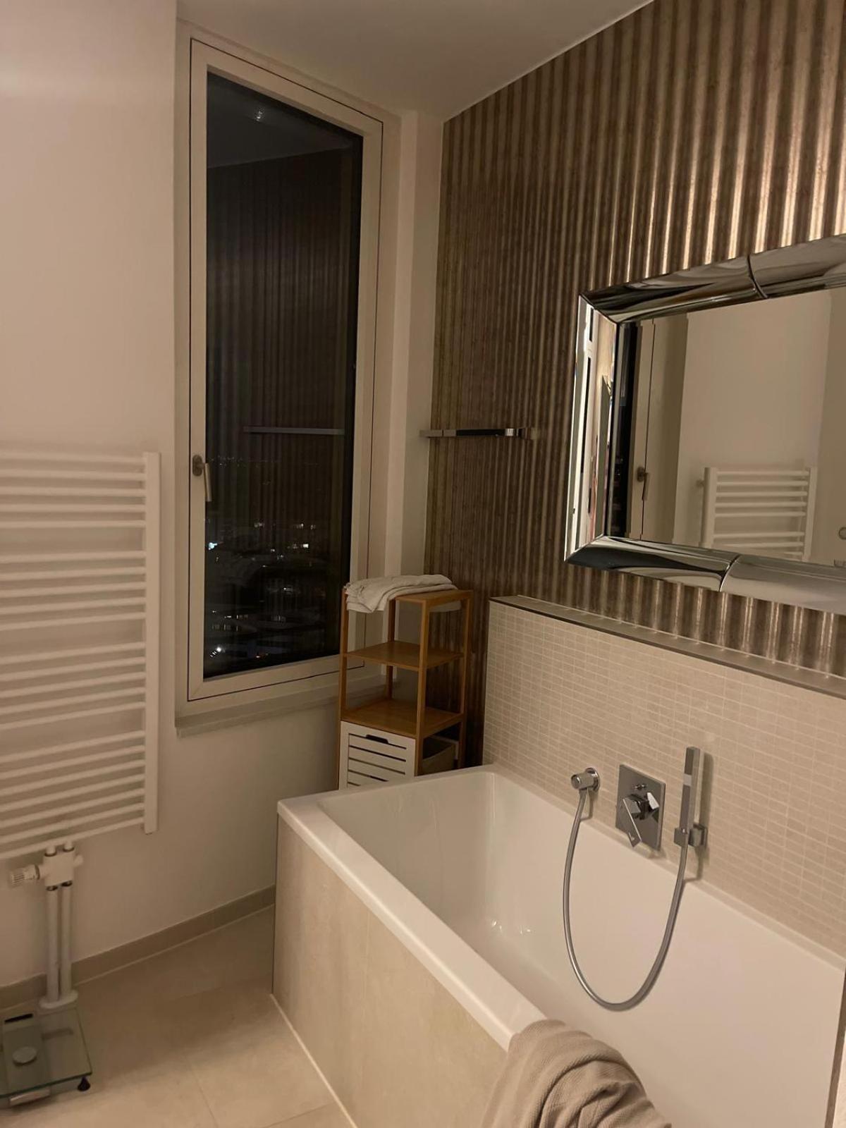 Apartment Hello *